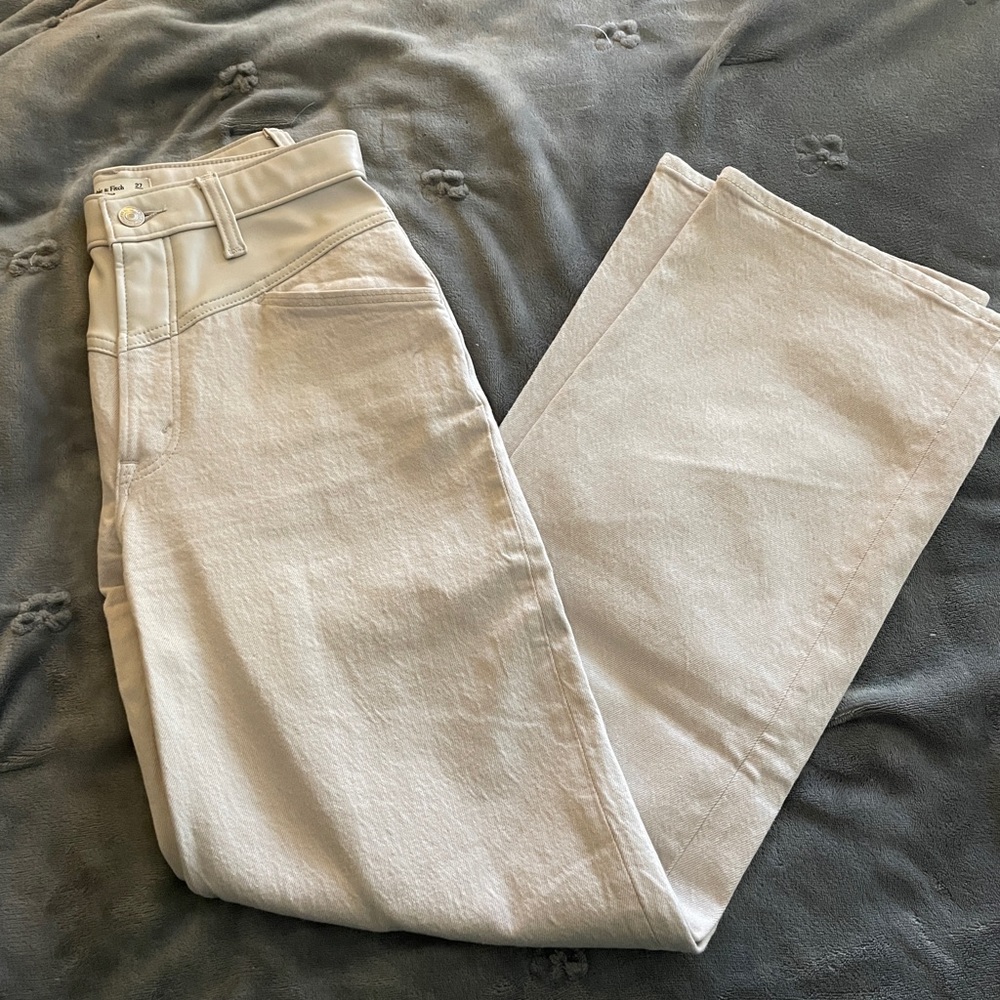 Abercrombie ’90s Relaxed High Rise Jeans